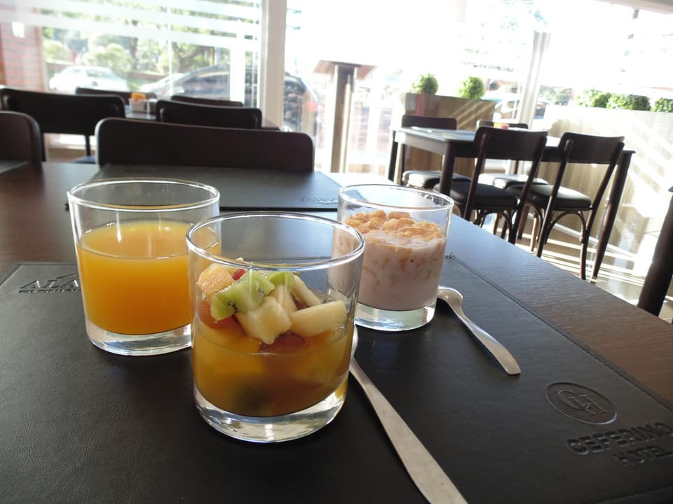 Restaurant/places to eat, Breakfast, American breakfast, Non alcoholic drinks
