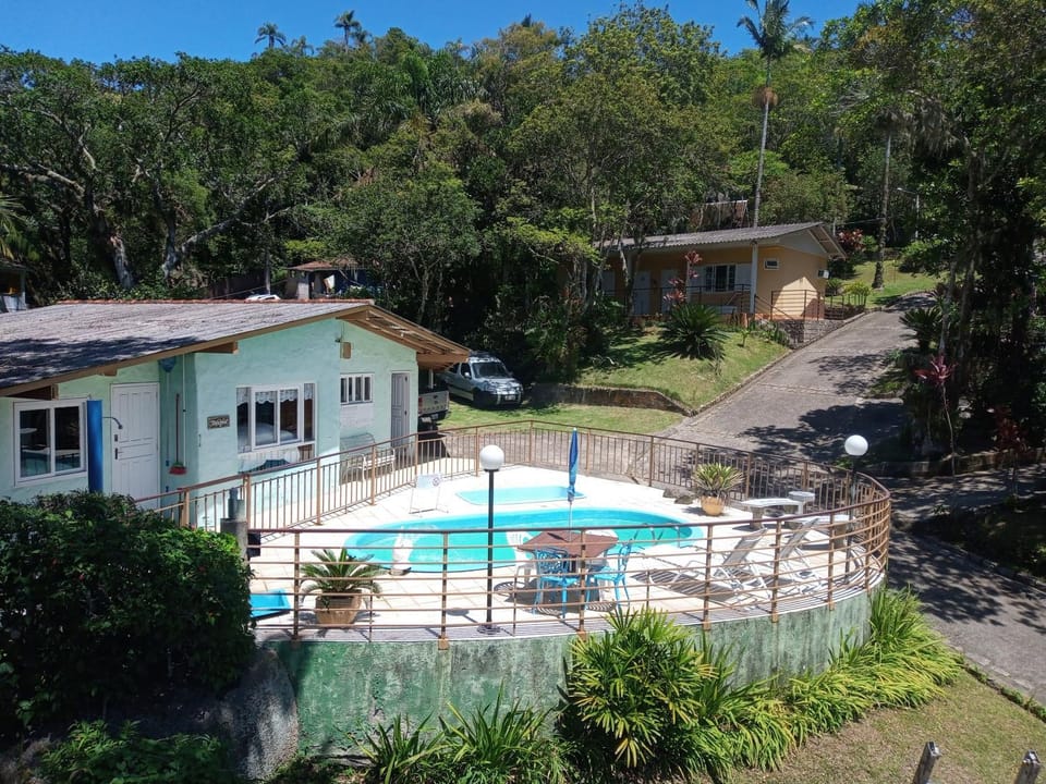 Property building, Garden, Swimming pool