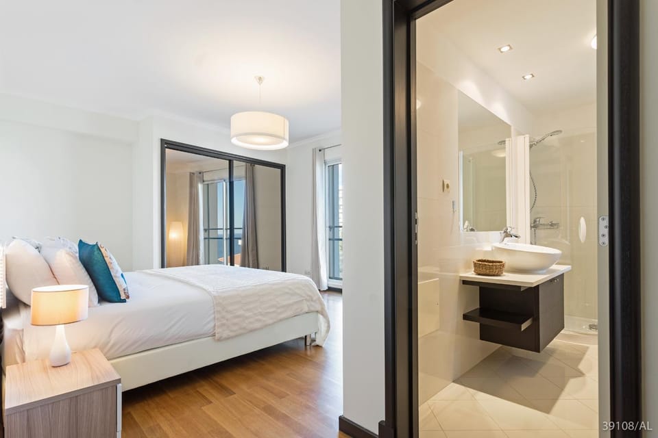 Shower, Toilet, Bed, Bathroom, Bedroom