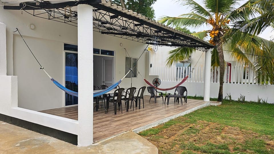 Property building, Facade/entrance, Garden, View (from property/room), Balcony/Terrace, Garden view
