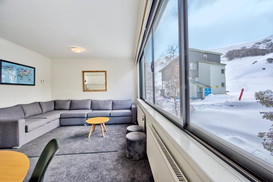 Living room, Mountain view