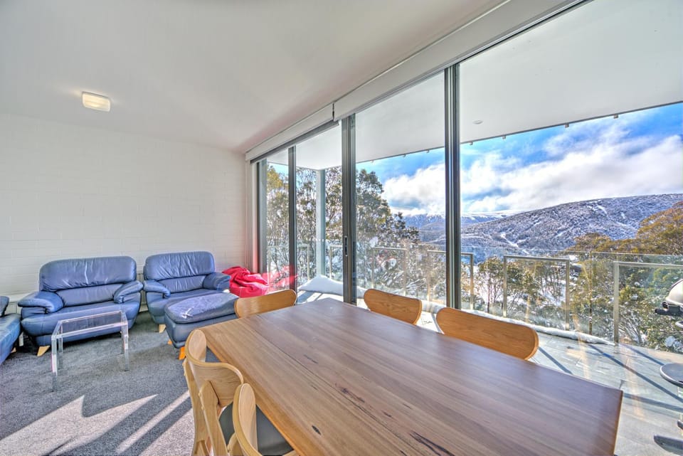 Dining area, Mountain view