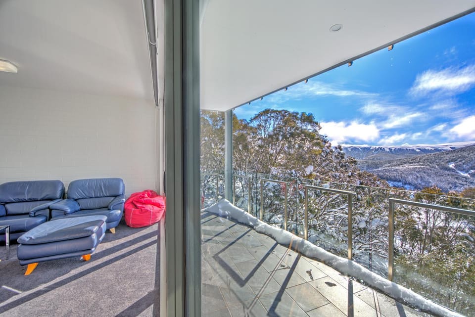 Balcony/Terrace, Mountain view