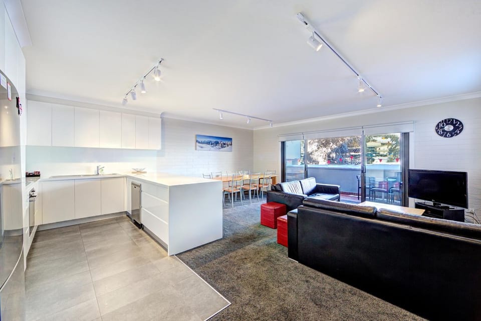 Kitchen or kitchenette, Living room, Dining area