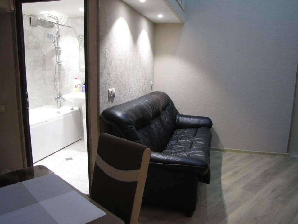 TV and multimedia, Living room, Decorative detail, Seating area, Bedroom