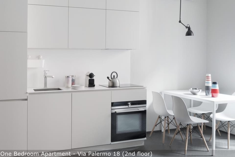 Kitchen or kitchenette, Dining area, oven, stove