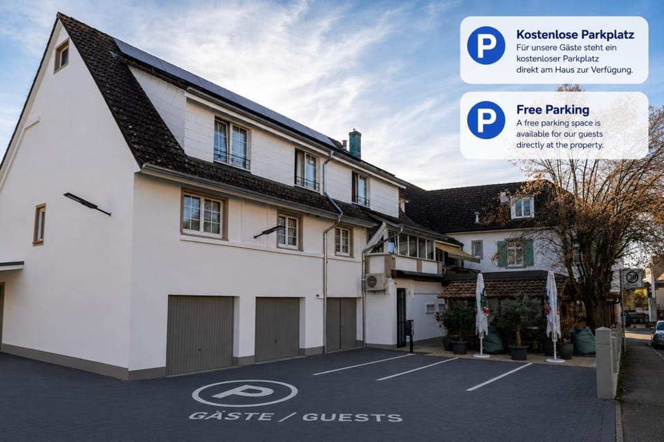 Property building, Neighbourhood, Street view, Location, Parking