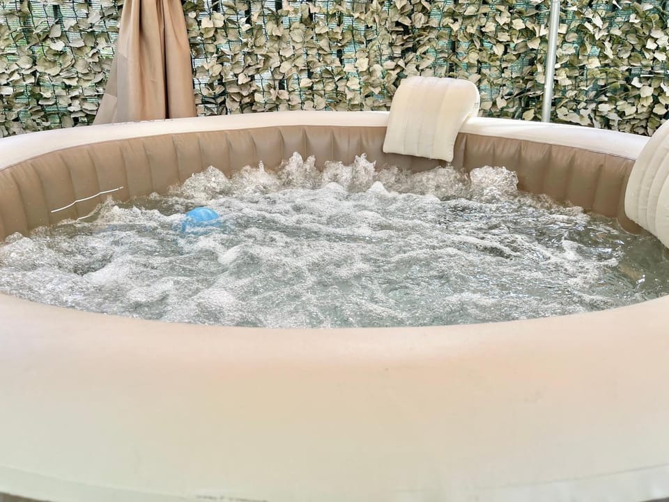 Property building, Spa and wellness centre/facilities