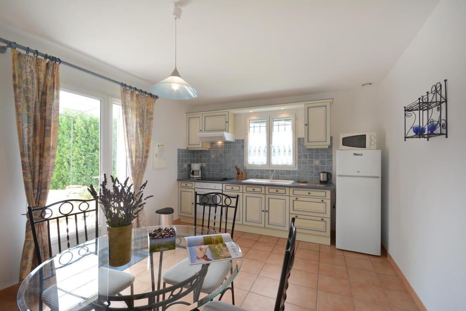 Coffee/tea facilities, Dining area