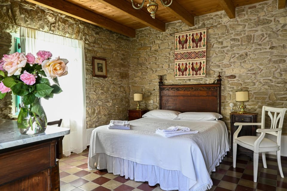 Photo of the whole room, Bedroom, towels