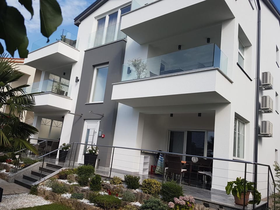 Property building, Facade/entrance