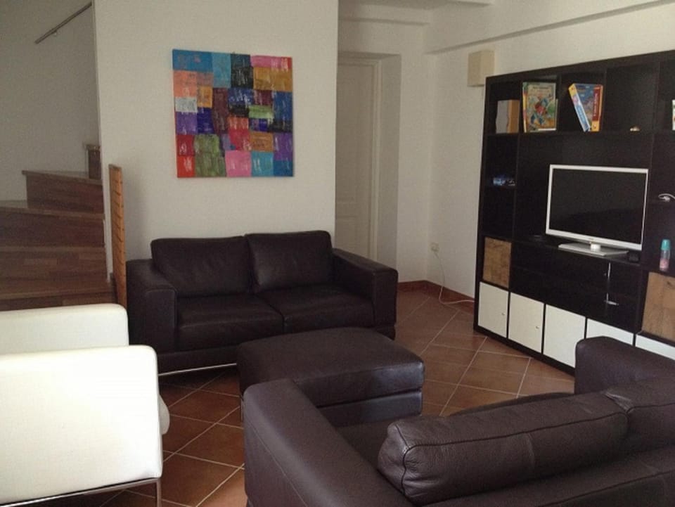 Communal lounge/ TV room, Photo of the whole room