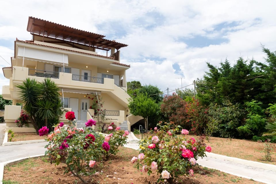 Rose's House (Near Airport) Apartment in East Attica Regional Unit, Greece