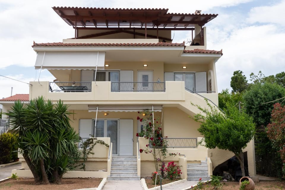 Rose's House (Near Airport) Apartment in East Attica Regional Unit, Greece