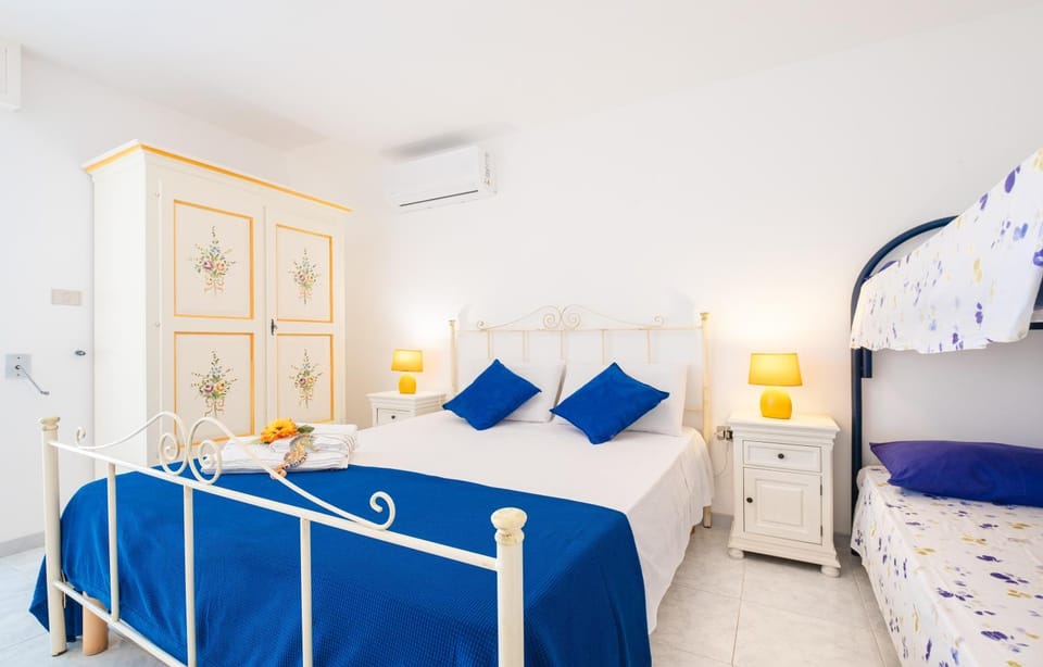 Bed, Photo of the whole room, Bedroom, bunk bed