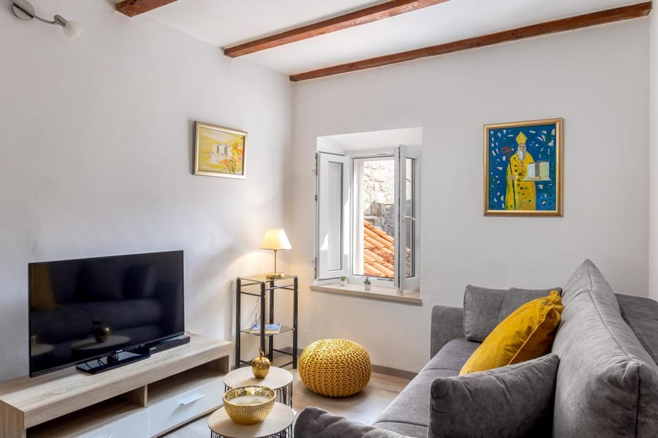 Communal lounge/ TV room, Living room, Seating area