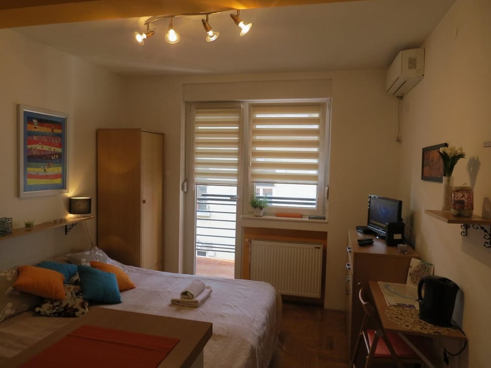 Day, Winter, Living room, Bedroom