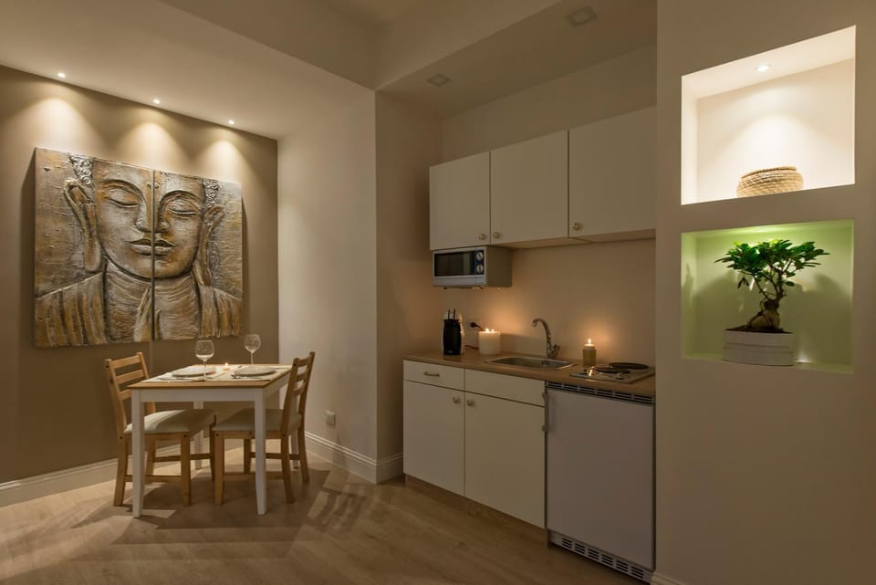 Coffee/tea facilities, Kitchen or kitchenette, Living room, Dining area, minibar, pet friendly, stove