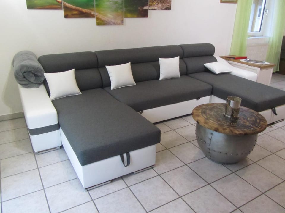 Living room, Photo of the whole room