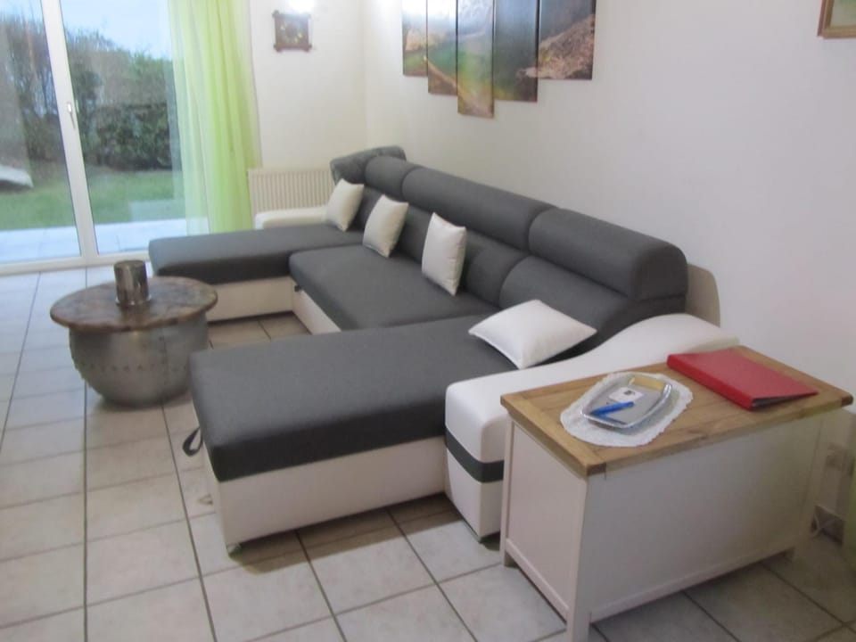 Living room, Photo of the whole room