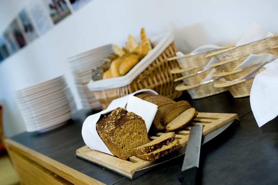 Restaurant/places to eat, Buffet breakfast