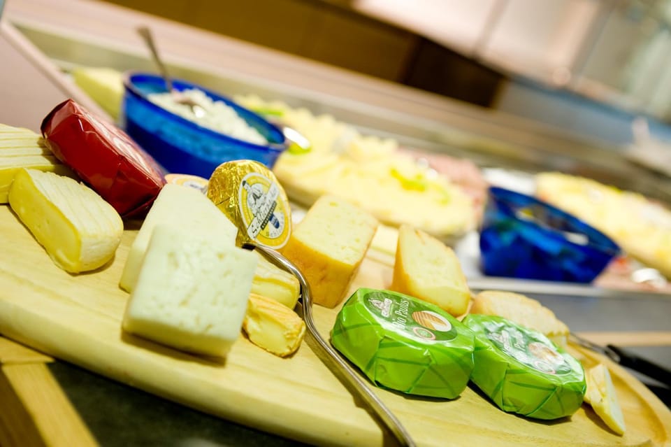 Restaurant/places to eat, Buffet breakfast