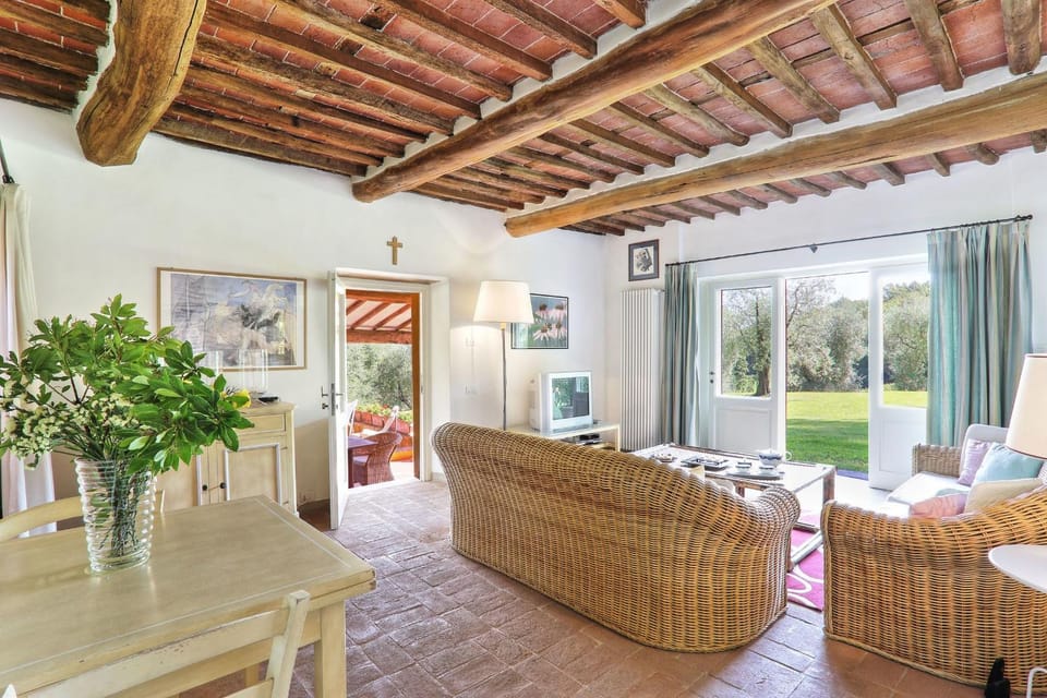 Living room, Photo of the whole room
