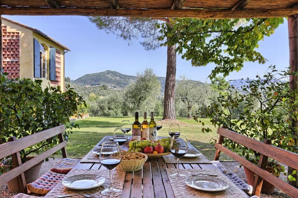 Property building, Garden, Balcony/Terrace