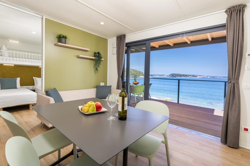 Balcony/Terrace, Living room, Seating area, Dining area, Sea view