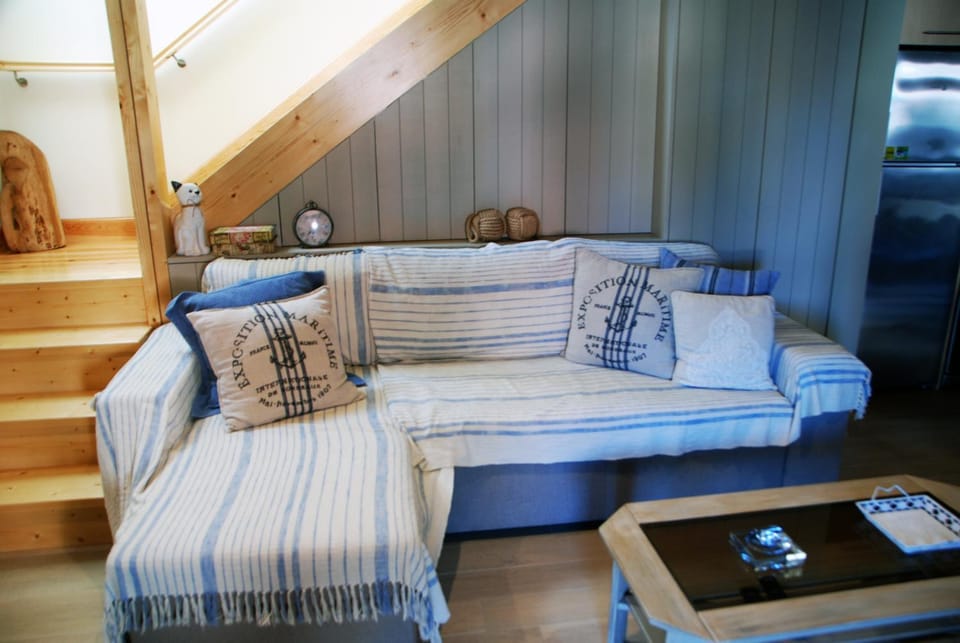 Communal lounge/ TV room, Bed