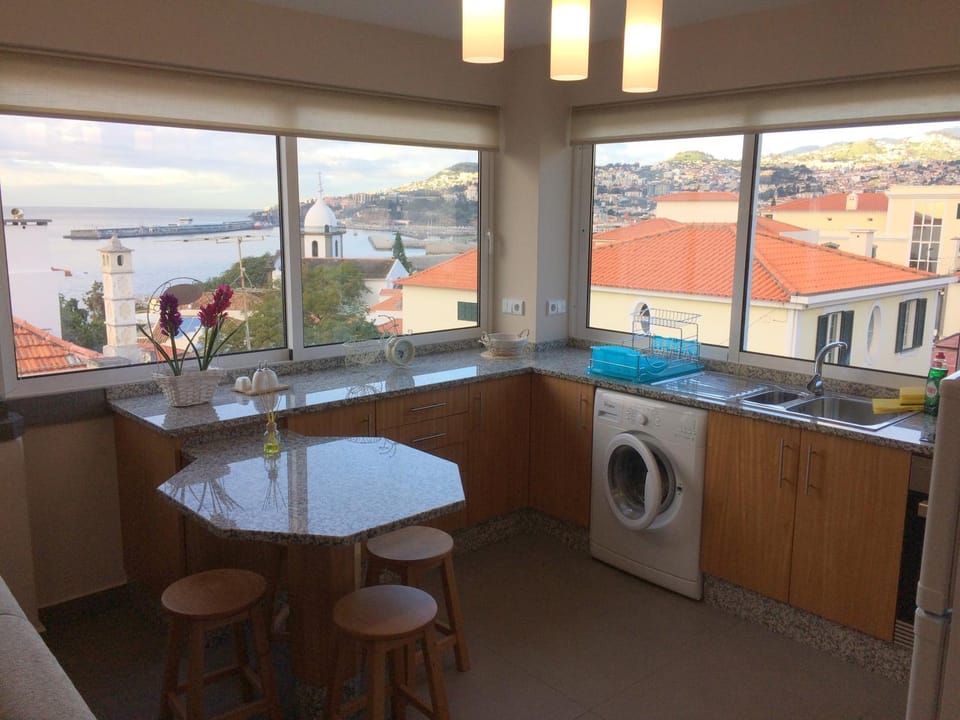 Communal lounge/ TV room, Off site, Decorative detail, City view, Sea view