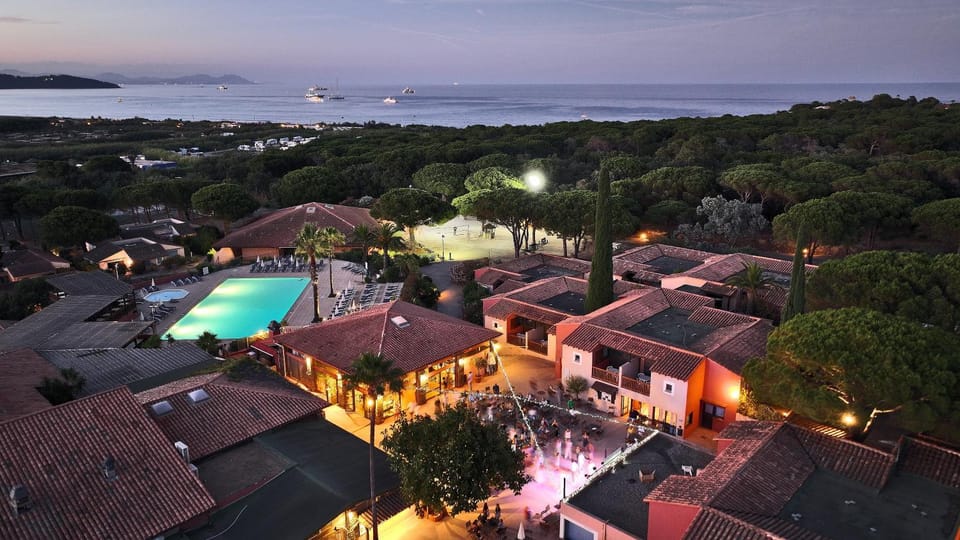 Bird's eye view, Evening entertainment, Pool view, Sea view
