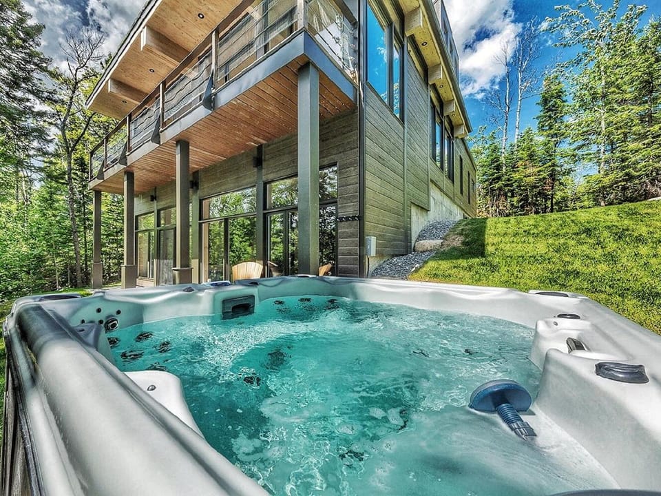 Summer, Hot Tub