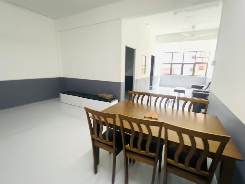 Seating area, Dining area