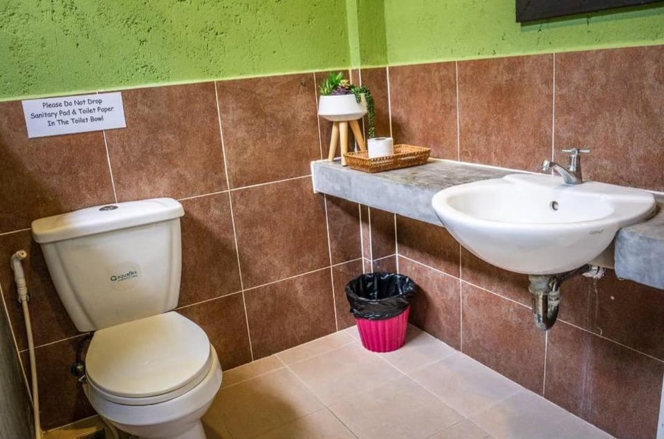 Six Pack Cottage Hostel in Chalong