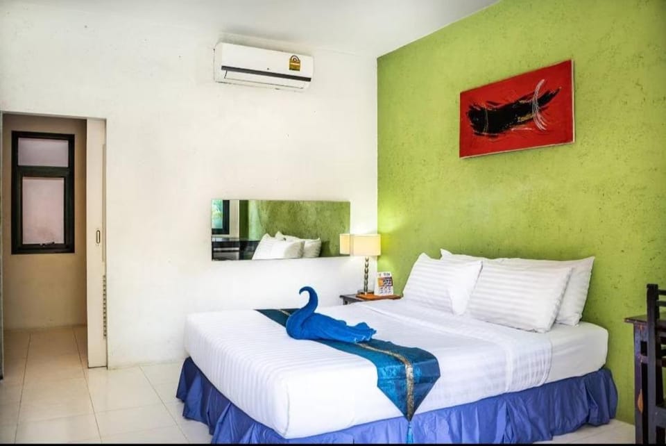 Six Pack Cottage Hostel in Chalong