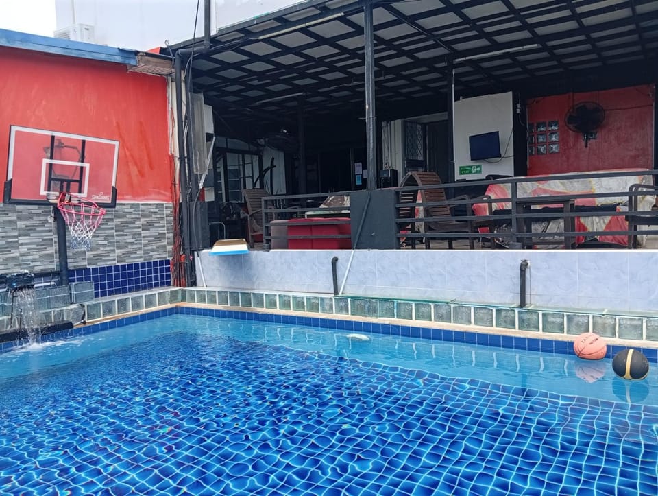 BEN & LEK GUESTHOUSE Bed and Breakfast in Pattaya City