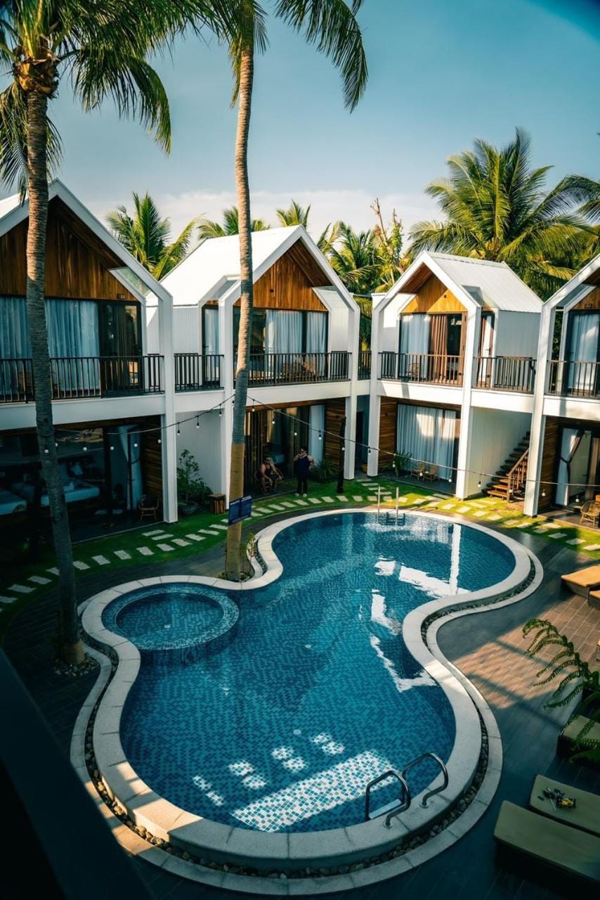 Property building, Swimming pool