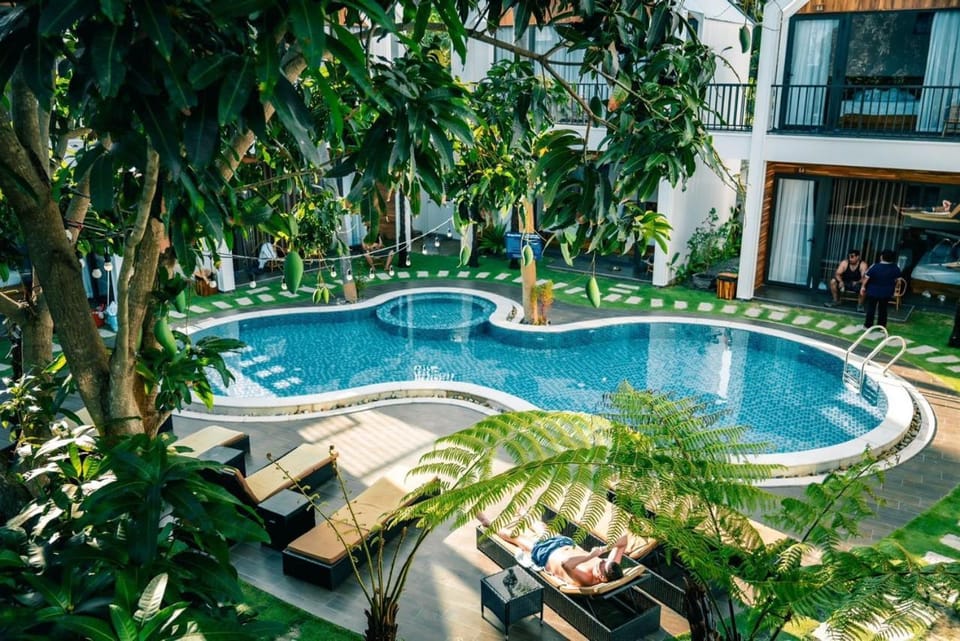 Property building, Swimming pool, Swimming pool