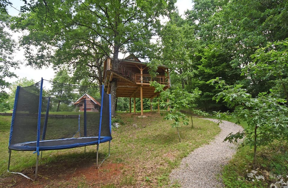 Treehouse Resnice -Mrežnica Nature lodge in Croatia