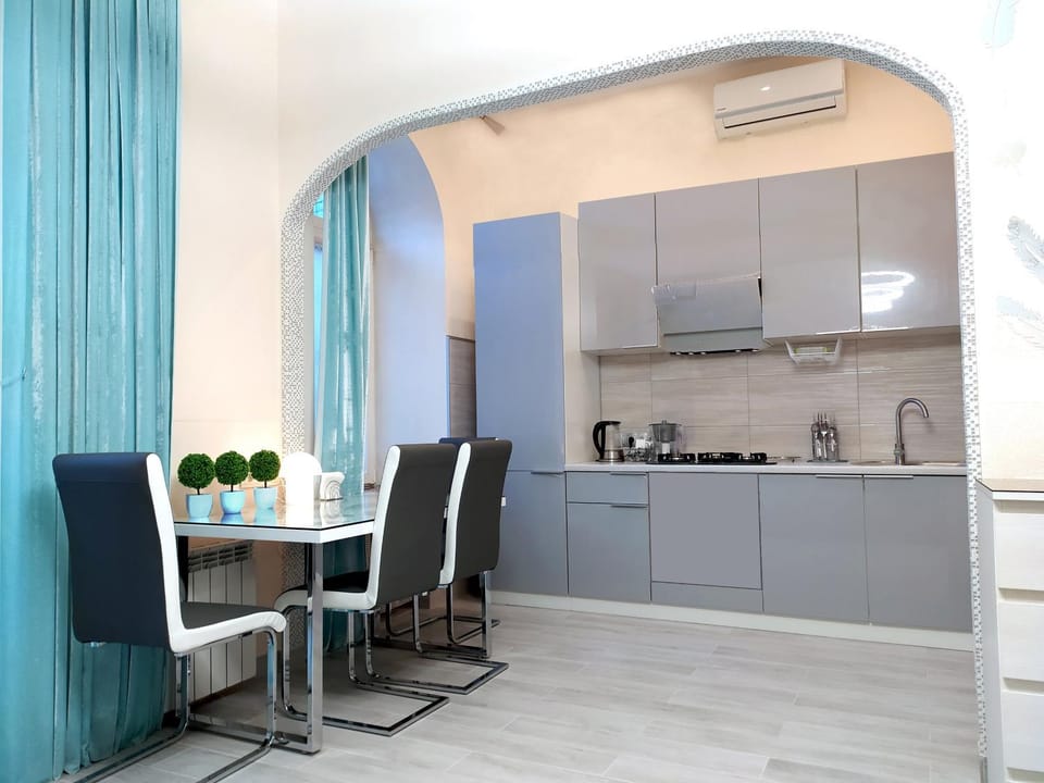 Seating area, Dining area, Communal kitchen