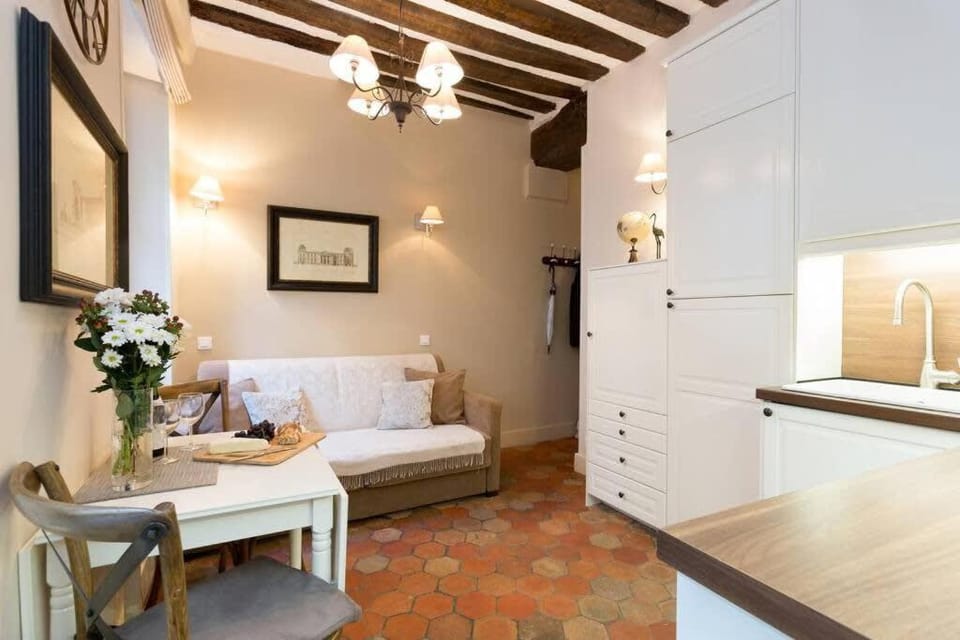 Le Voyage En Isle Apartment in Paris