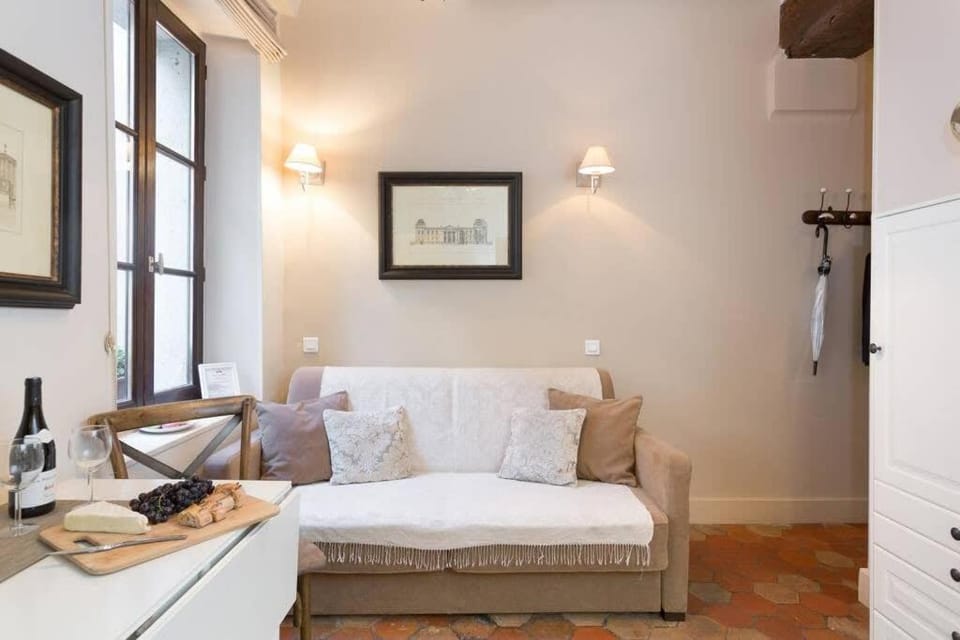 Le Voyage En Isle Apartment in Paris