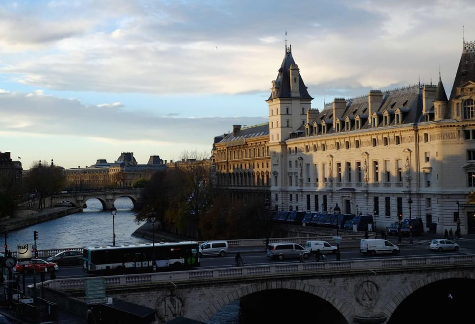 Two Bedroom Luxury Apartment - Balcony with View of Notre Dame Apartment in Paris