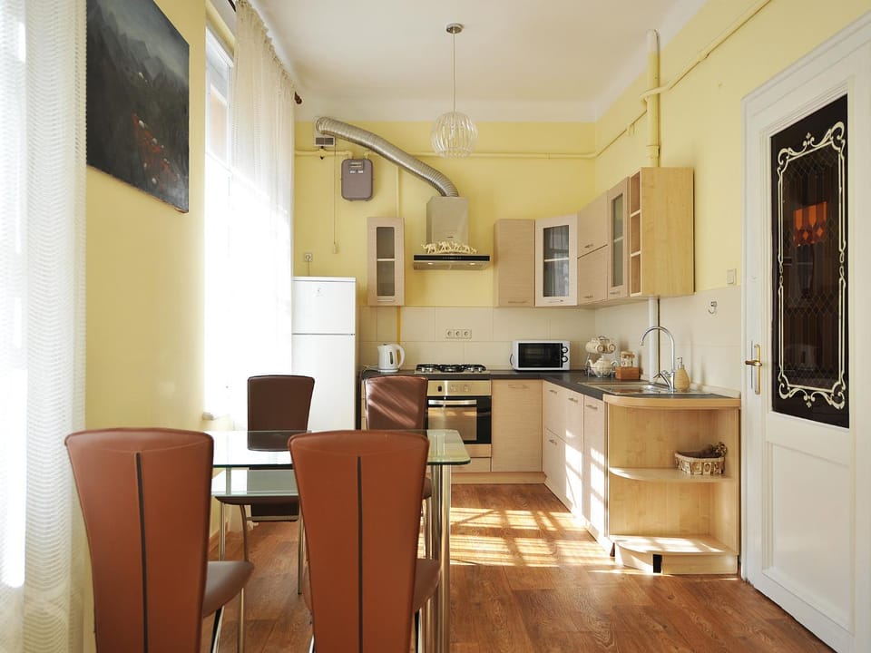 Kitchen or kitchenette, Seating area, Dining area, minibar, pet friendly, stove