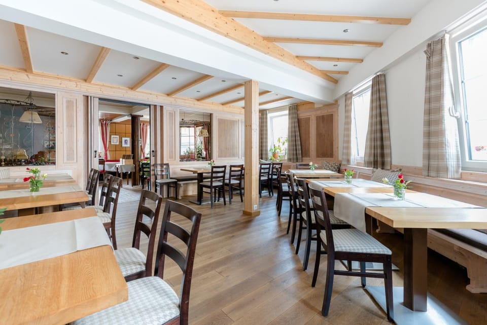 Restaurant/places to eat, Dining area