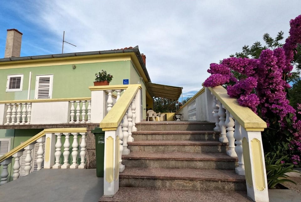 Patio, Facade/entrance