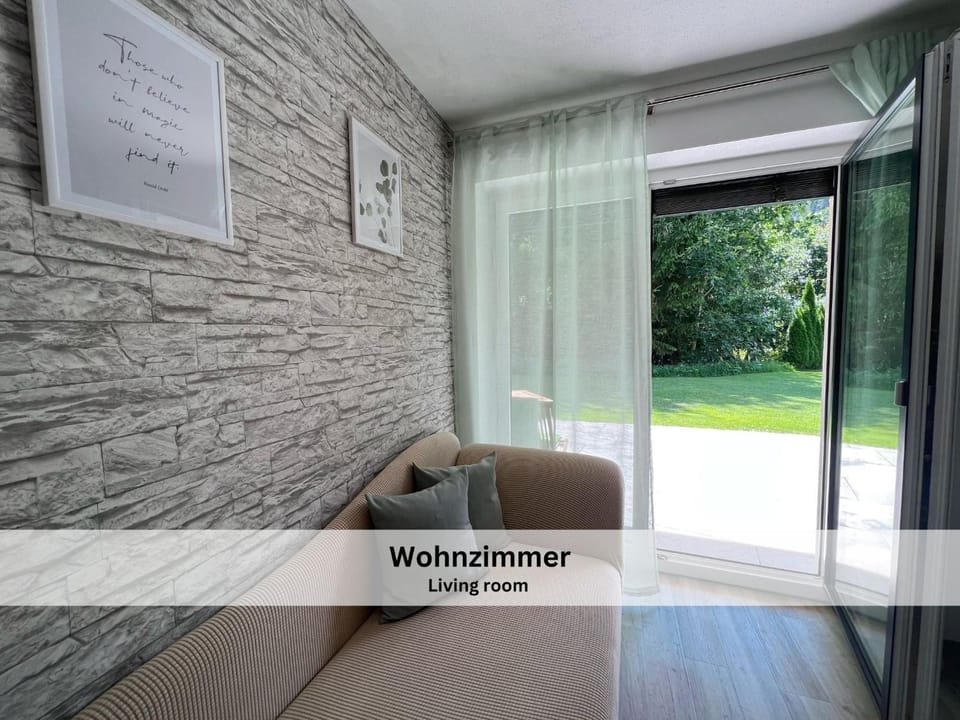 Living room, Photo of the whole room