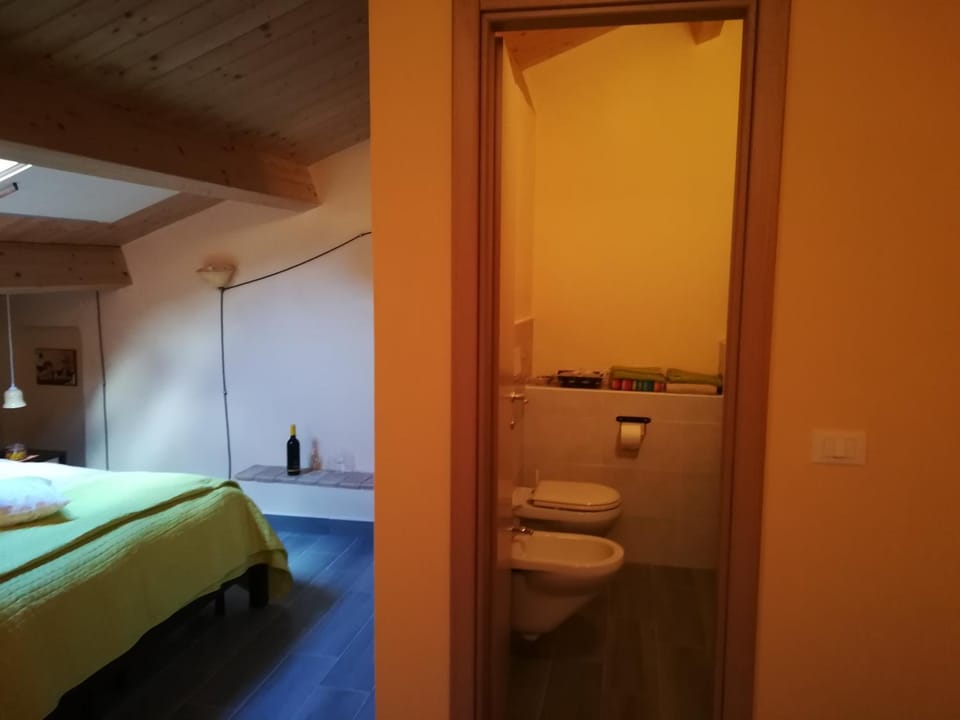Bed, Bathroom