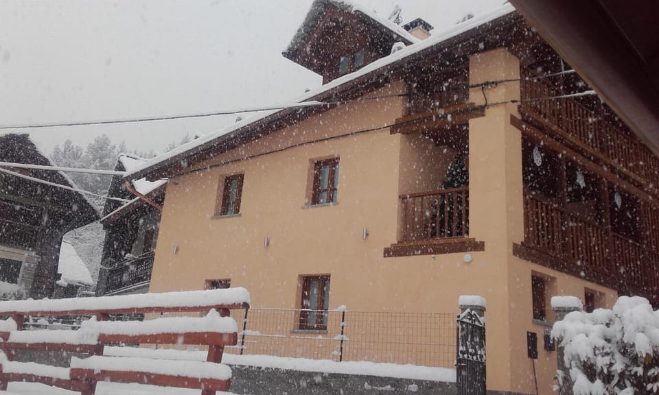 Facade/entrance, Winter